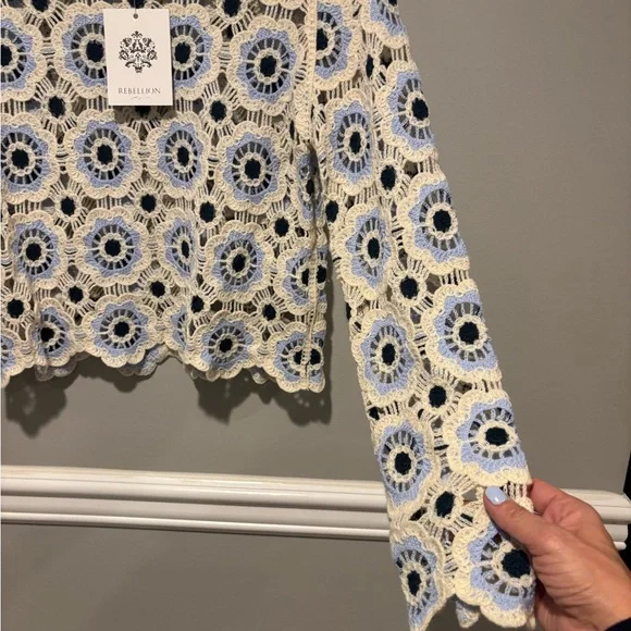 Gorgeous Women's/Teen's Crochet Floral Lace Top - Size Medium NWT - Picture 7 of 16